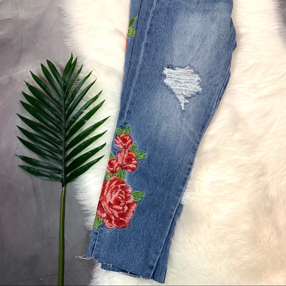 CELLO Jeans▪️Distressed High Rise BF Embroidered - Picture 6 of 7